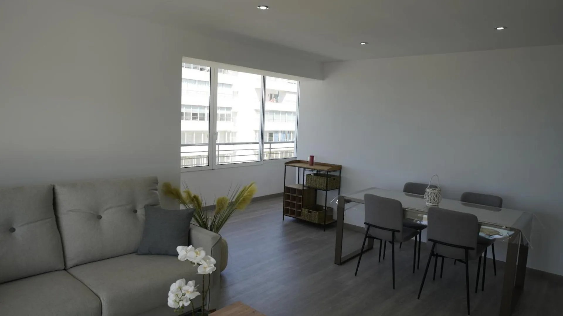 Ferienwohnung Apartamento Frente Al Mar Con Una Amplia Terraza Y Vistas A La Bahia Roses Spanien