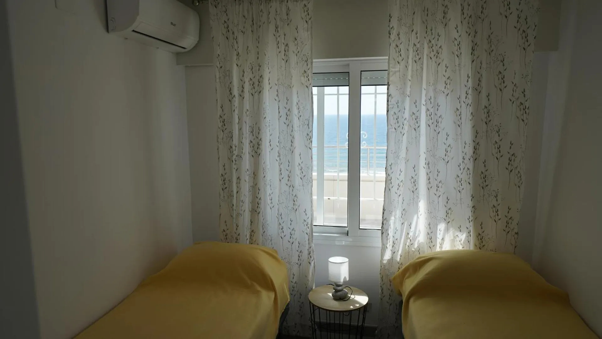 Ferienwohnung Apartamento Frente Al Mar Con Una Amplia Terraza Y Vistas A La Bahia Roses Apartment