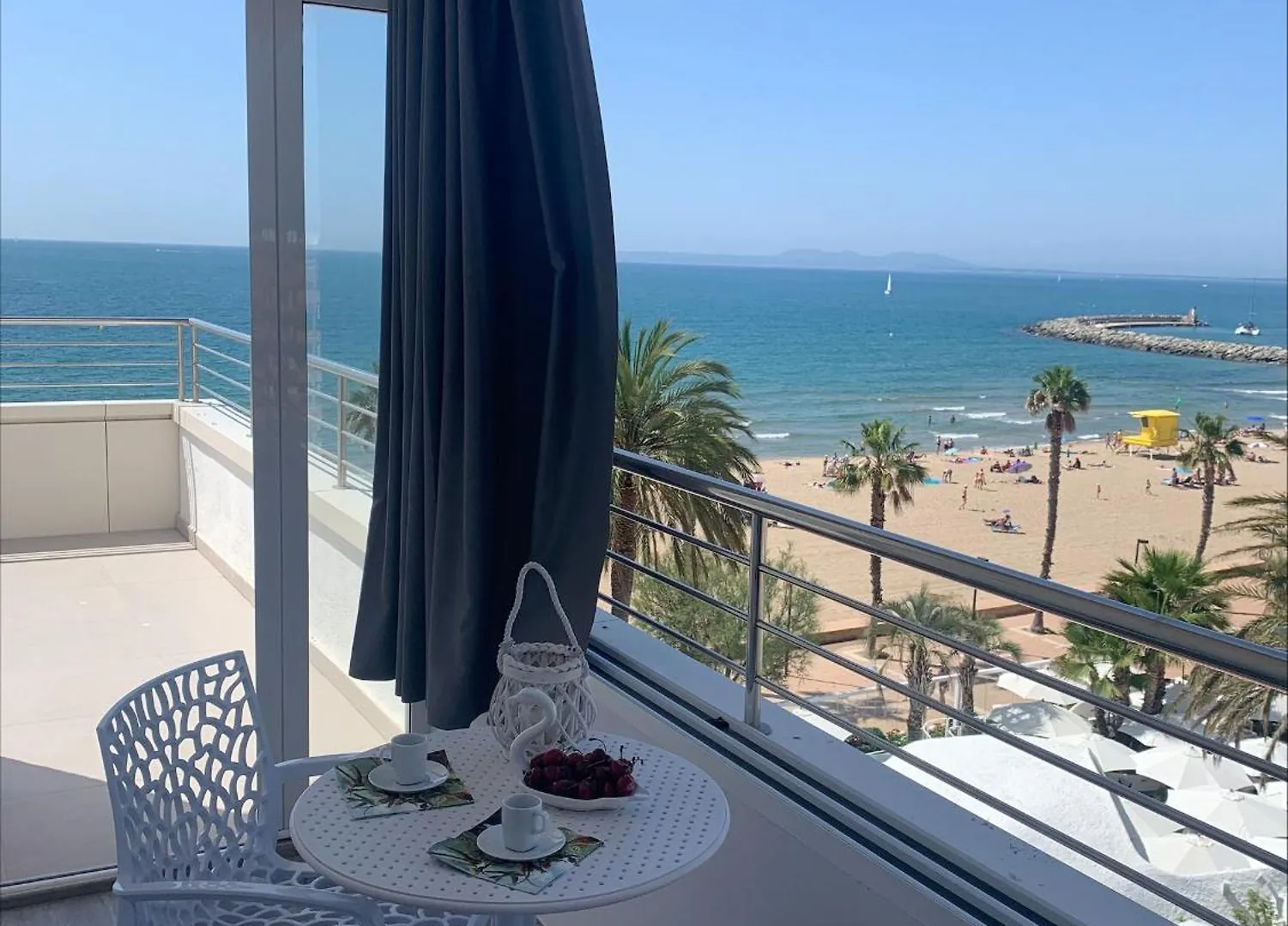 Ferienwohnung Apartamento Frente Al Mar Con Una Amplia Terraza Y Vistas A La Bahia Roses 0*,  Spanien