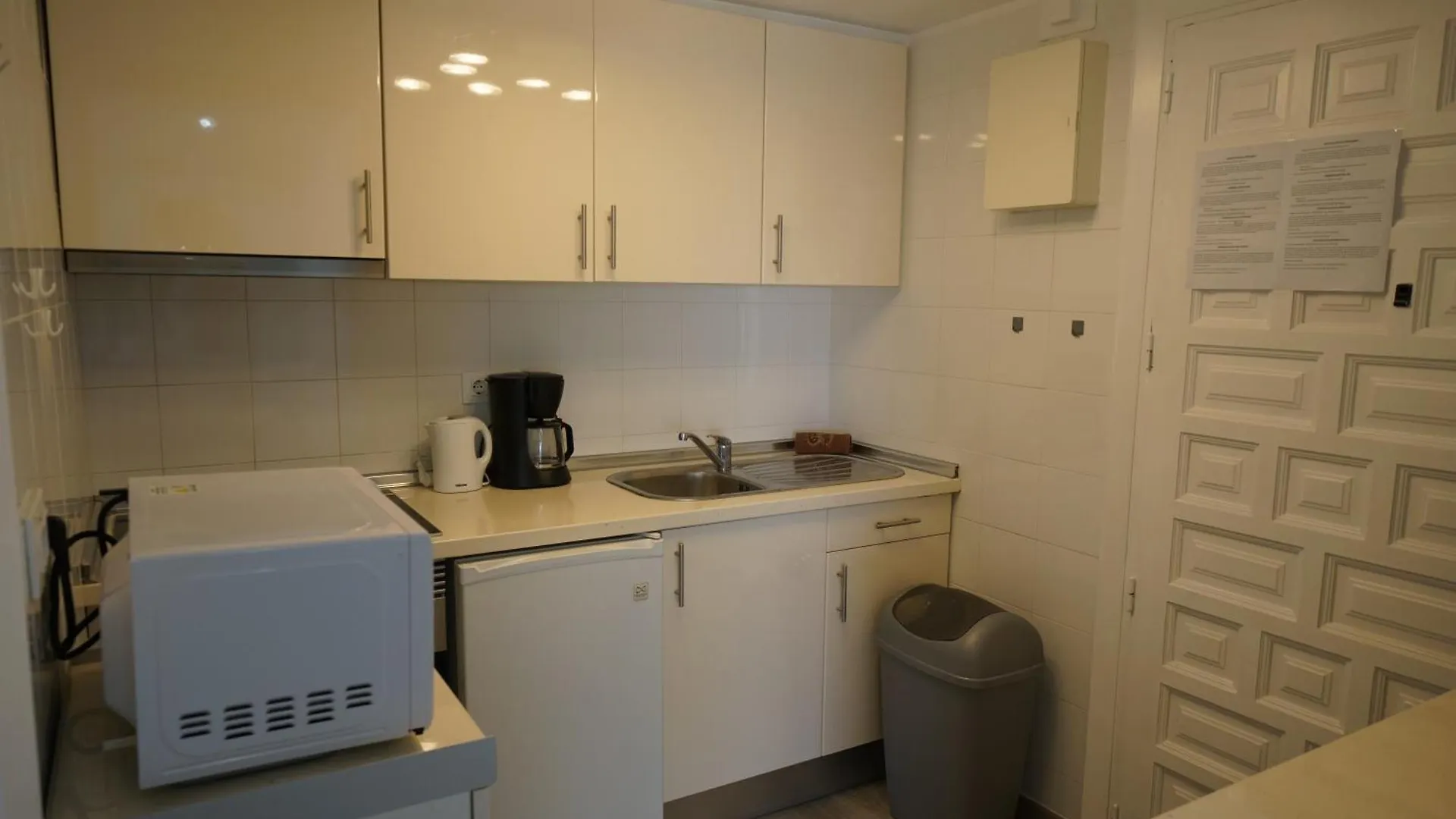 Apartamento Frente Al Mar Con Una Amplia Terraza Y Vistas A La Bahia Roses 0*,