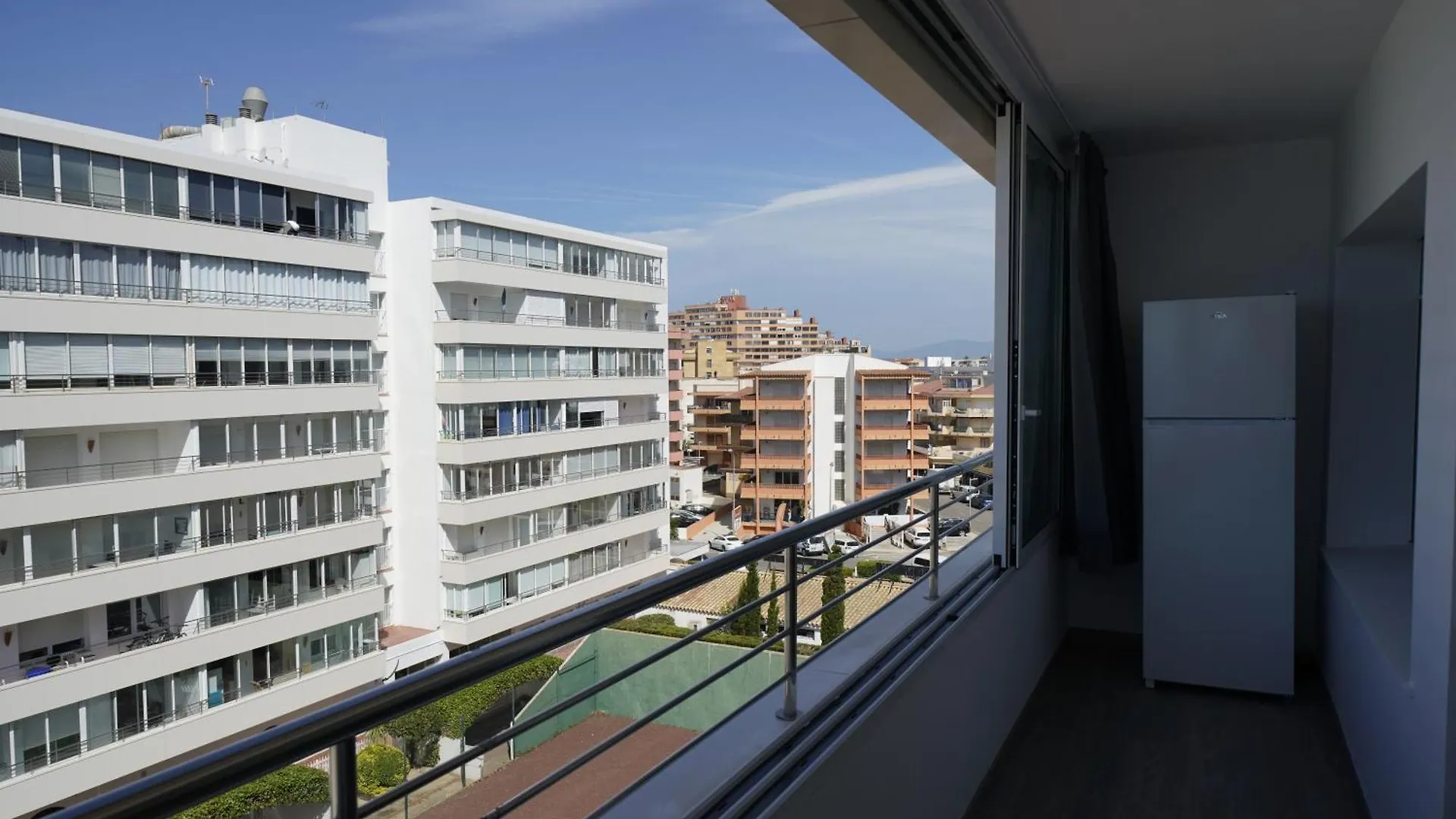 Apartamento Frente Al Mar Con Una Amplia Terraza Y Vistas A La Bahia Roses